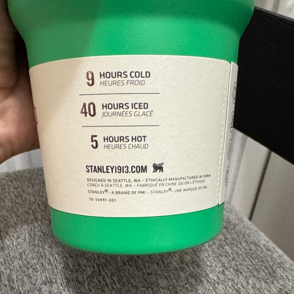 Stanley Quencher H2.0 Tumbler 30oz in Vibrant Green Color - Picture 3 of 5